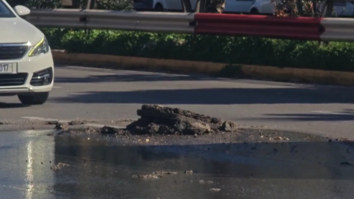 Προβλήματα στη Λεωφόρου Συγγρού: Έσπασε αγωγός λυμάτων της ΕΥΔΑΠ, έντονη δυσοσμία στο σημείο