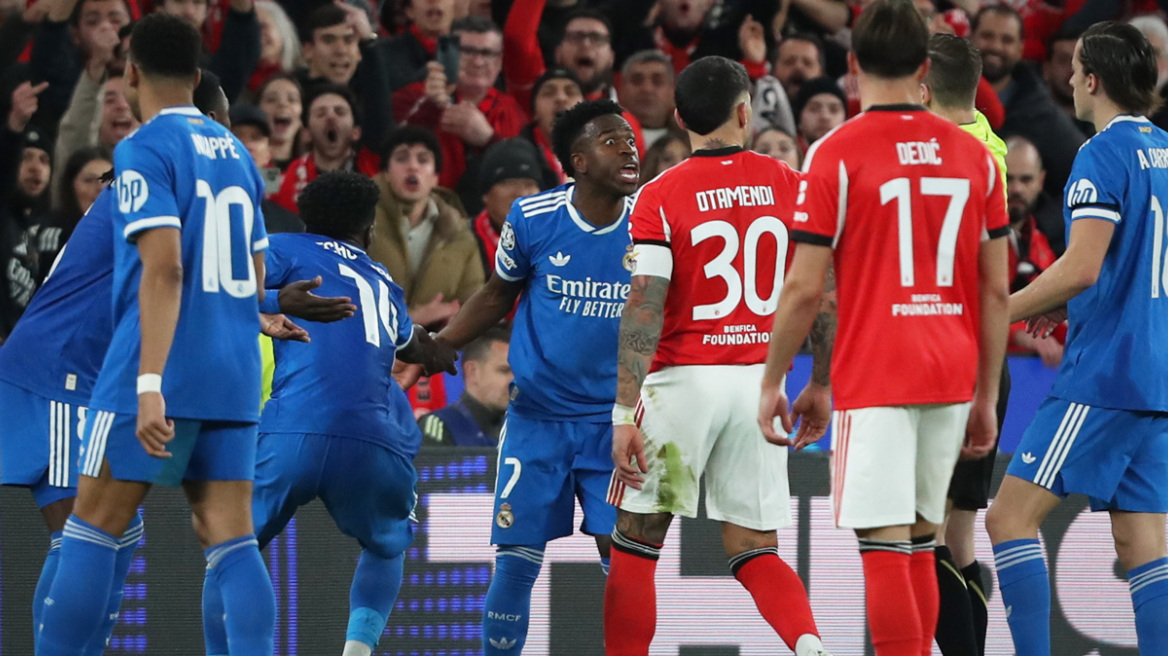 Επεισοδιακό το Μπενφίκα-Ρεάλ: Ο Βινίσιους σκόραρε, πανηγύρισε έντονα και κατήγγειλε ρατσιστική επίθεση - Σύρραξη μεταξύ των παικτών, δείτε βίντεο
