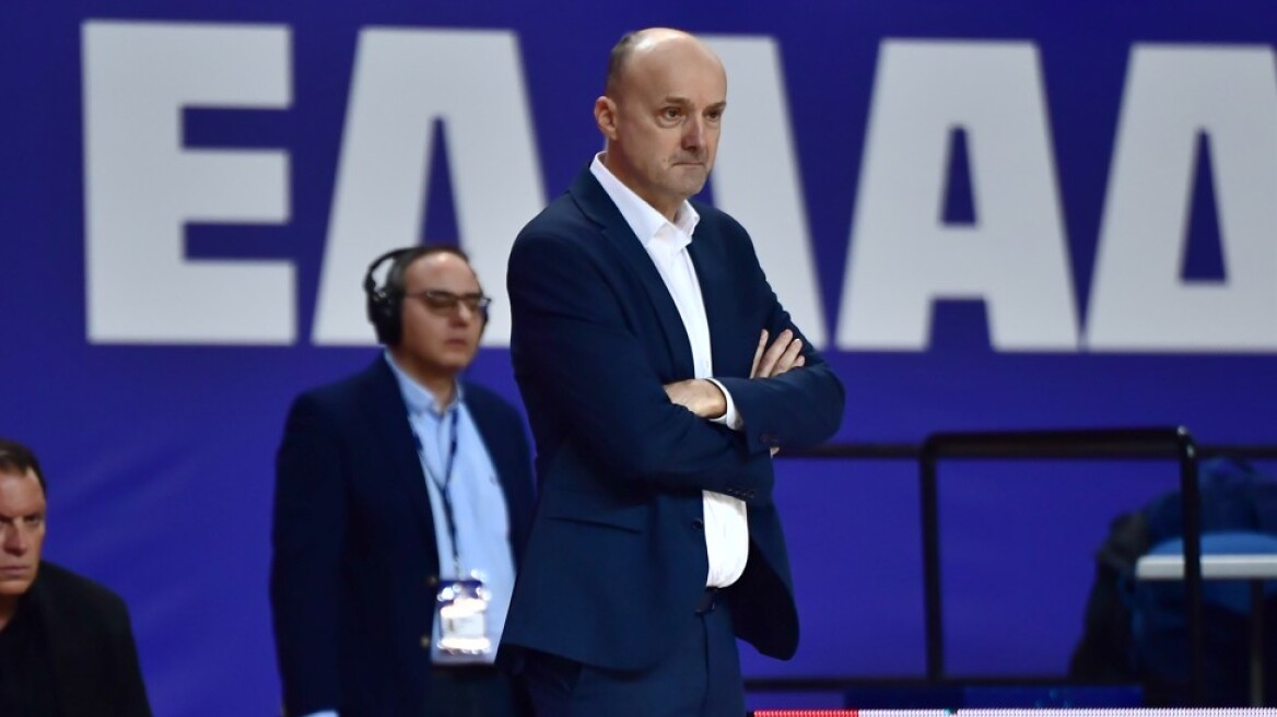 Ζντοβτς: «Με "σκοτώνει"  να βλέπω τους παίκτες μου με κατεβασμένα κεφάλια», βίντεο