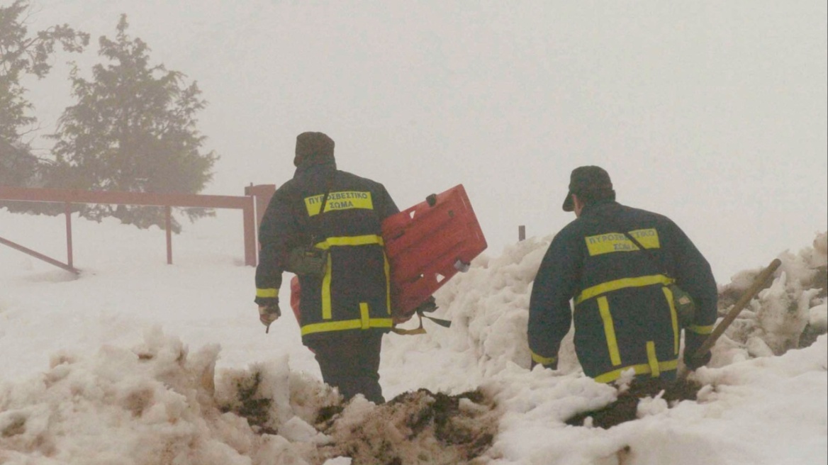 Παρνασσός: Θρίλερ διάσωσης σε ακραίες συνθήκες με αίσιο τέλος για τους δύο πεζοπόρους, δείτε βίντεο