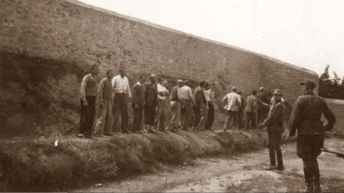 Χαρούμενος και ανακουφισμένος δηλώνει ο Βέλγος συλλέκτης μετά την πιστοποίηση της αυθεντικότητας των φωτογραφιών της Καισαριανής