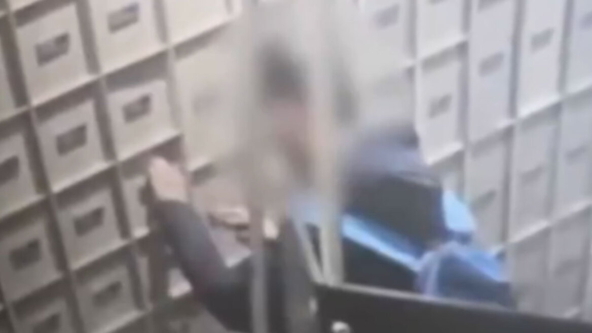 Μιλάνο: 24χρονος μπήκε σε θησαυροφυλάκιο τράπεζας για να το αδειάσει και... εγκλωβίστηκε, δείτε βίντεο