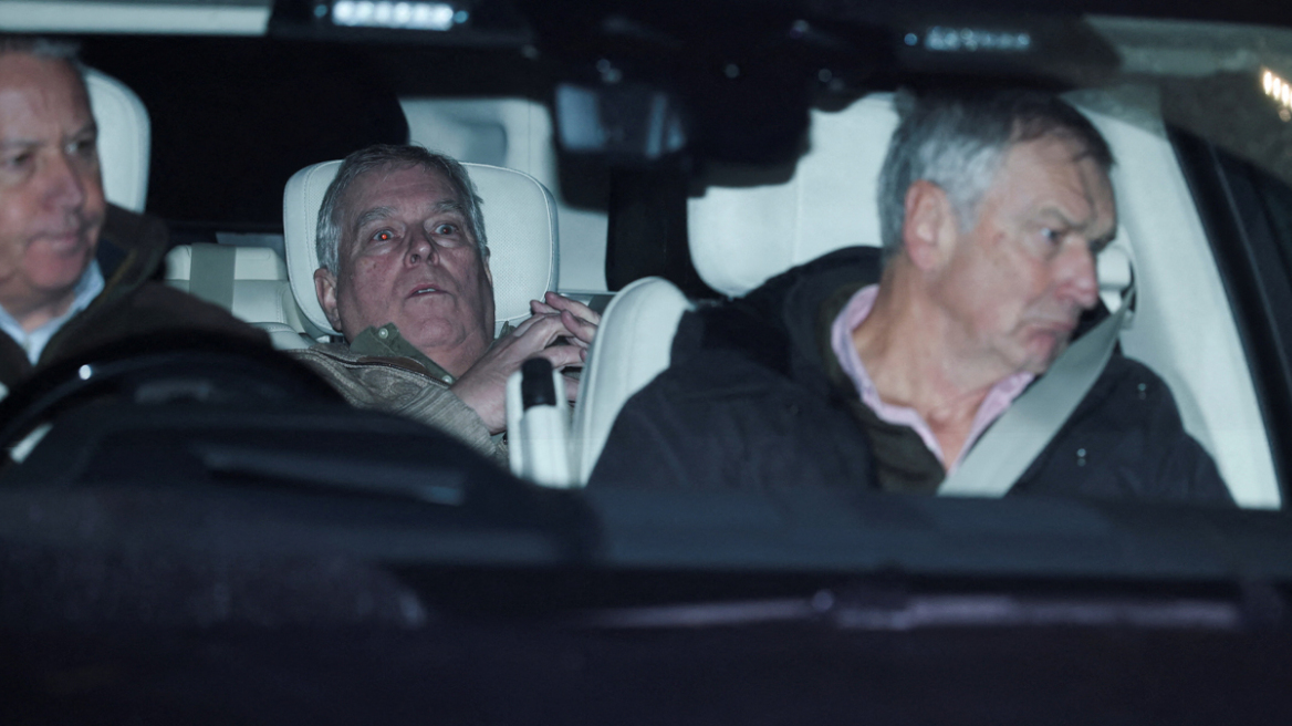 «Τώρα είναι αυτός που ιδρώνει»: Τα πρωτοσέλιδα του βρετανικού Τύπου για τη σύλληψη του έκπτωτου πρίγκιπα Άντριου