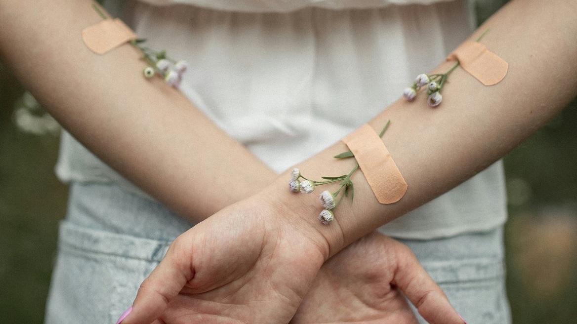 Ας μιλήσουμε για το έμφυλο χάσμα υγείας: Οι γυναίκες περνάμε ασθενείς πάνω από το 25% της ζωής μας
