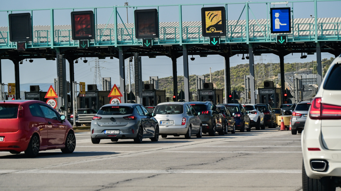 Με πάνω από 88.000 αυτοκίνητα η έξοδος της Καθαράς Δευτέρας: Καθυστερήσεις στην Αθηνών - Λαμίας, «απόβαση» στα νησιά του Αργοσαρωνικού
