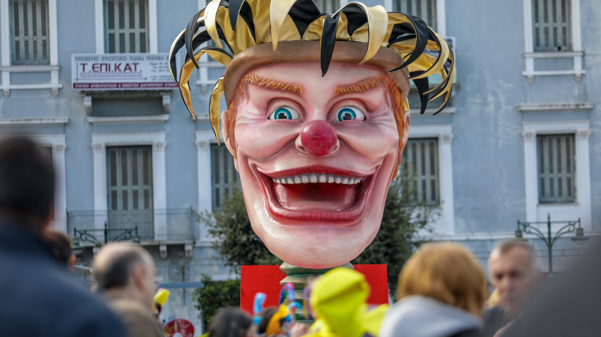 Κορυφώνονται οι καρναβαλικές εκδηλώσεις στην Πάτρα με δύο μεγάλες παρελάσεις, πάρτι και… σοκολατοπόλεμο
