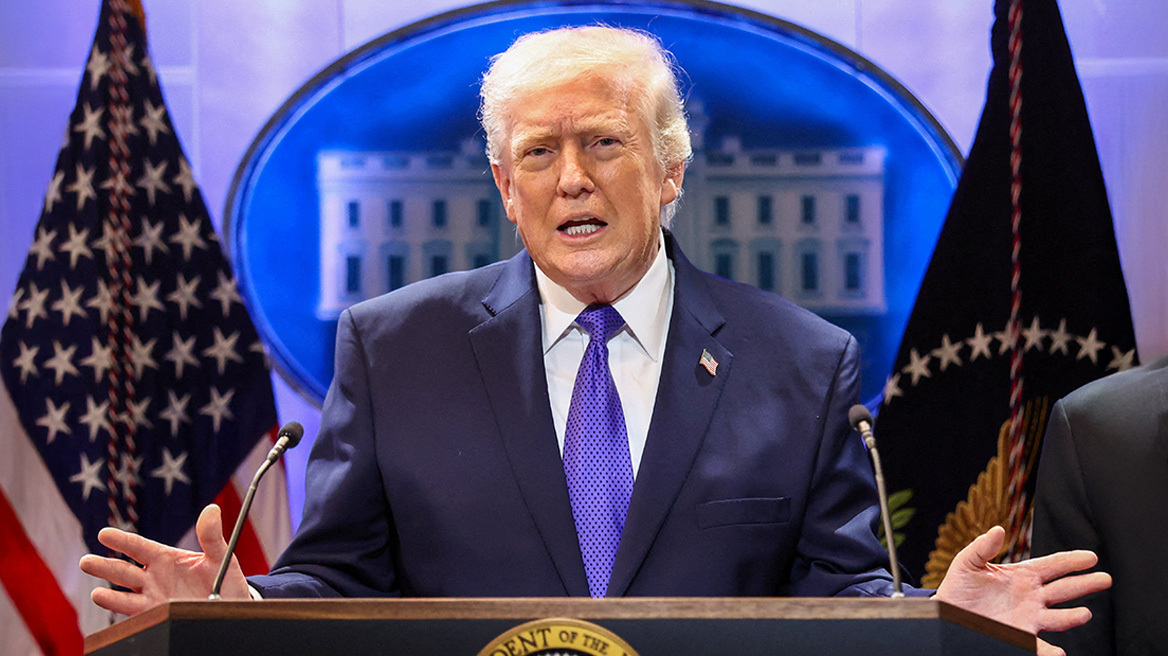 Ο Τραμπ ανέβασε στο 15% τους καινούριους δασμούς σε όλες τις εισαγωγές από όλες τις χώρες