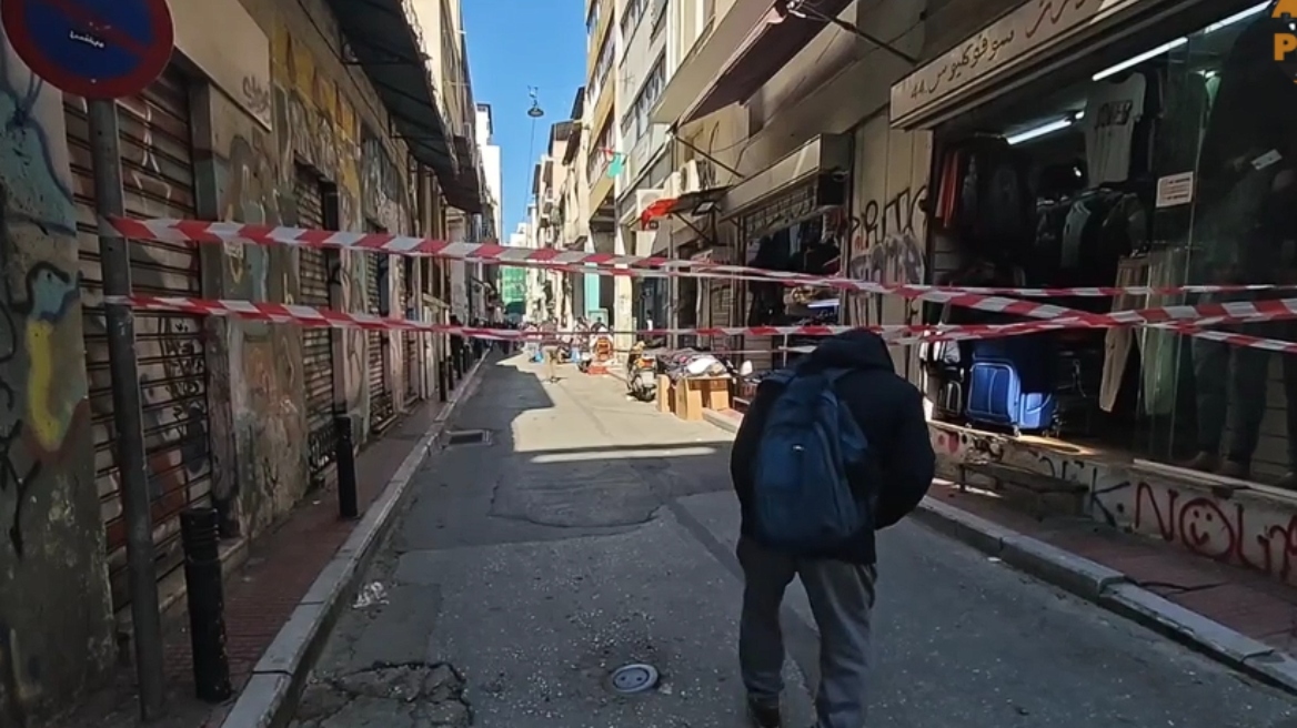 Διακοπή της κυκλοφορίας λόγω καθίζησης στην οδό Γερανίου στην Ομόνοια 
