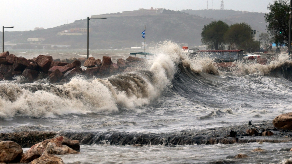 Γιατί η Δυτική Ελλάδα δοκιμάζεται όλο και συχνότερα από σαρωτικές κακοκαιρίες: Καθηγητής Φυσικής εξηγεί