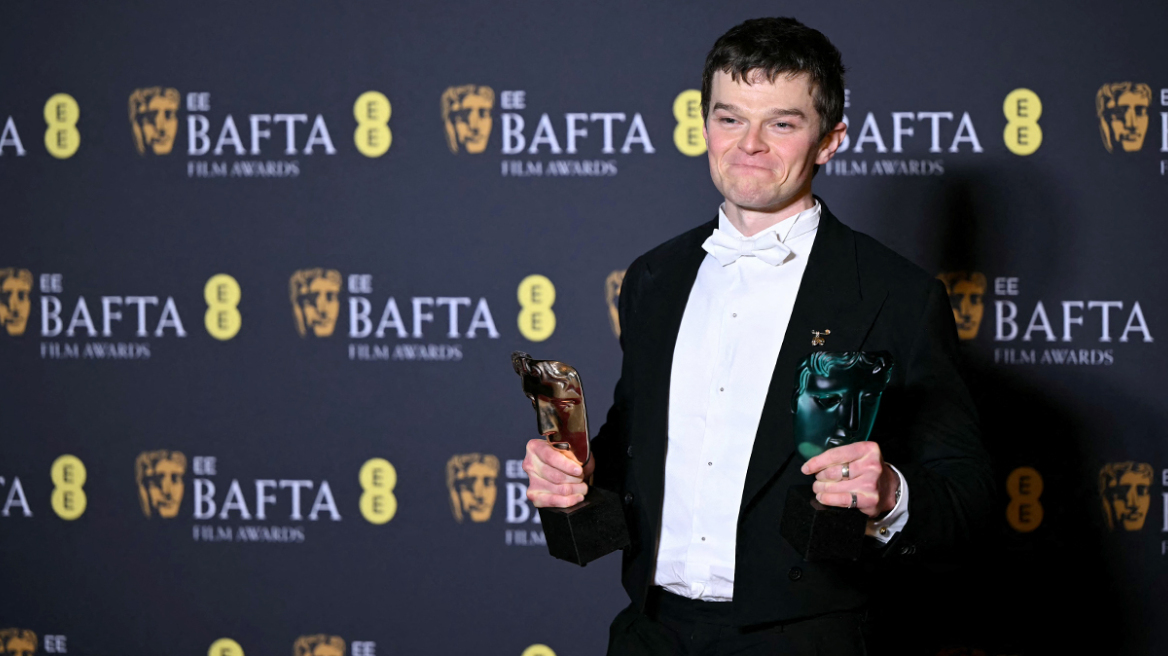 Ρόμπερτ Αραμάγιο: Ποιος είναι ο ηθοποιός που έβαλε τέλος στο νικηφόρο σερί του Τιμοτέ Σαλαμέ και κατέκτησε δύο BAFTA