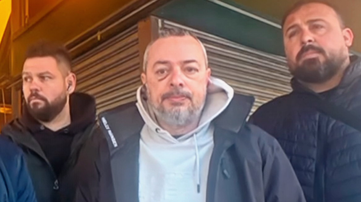 Βάζει λουκέτο στην επιχείρηση ο περιπτεράς στη Γαστούνη που ξυλοκοπήθηκε από ομάδα 20 Ρομά: «Δεν αξίζει τον κόπο, θα κάνω κάτι άλλο»