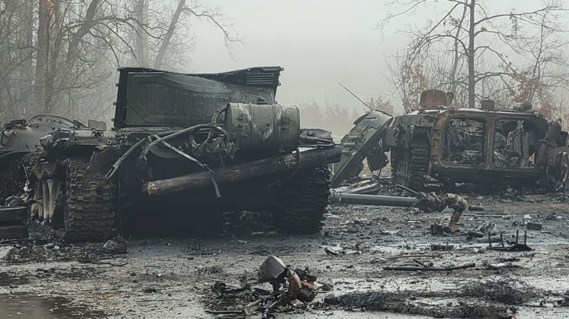 Εδώ δεν πιάνουν οι ευχές: Τέσσερα χρόνια πολέμου στην Ουκρανία, το αιματοκύλισμα που άλλαξε τον κόσμο συνεχίζεται και η ειρήνη ξεμακραίνει