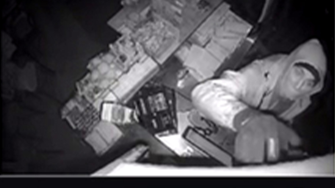 Θεσσαλονίκη: Κουκουλοφόροι μπούκαραν σε ψιλικατζίδικο και έκλεψαν είδη αξίας άνω των 8.000 ευρώ, βίντεο ντοκουμέντο