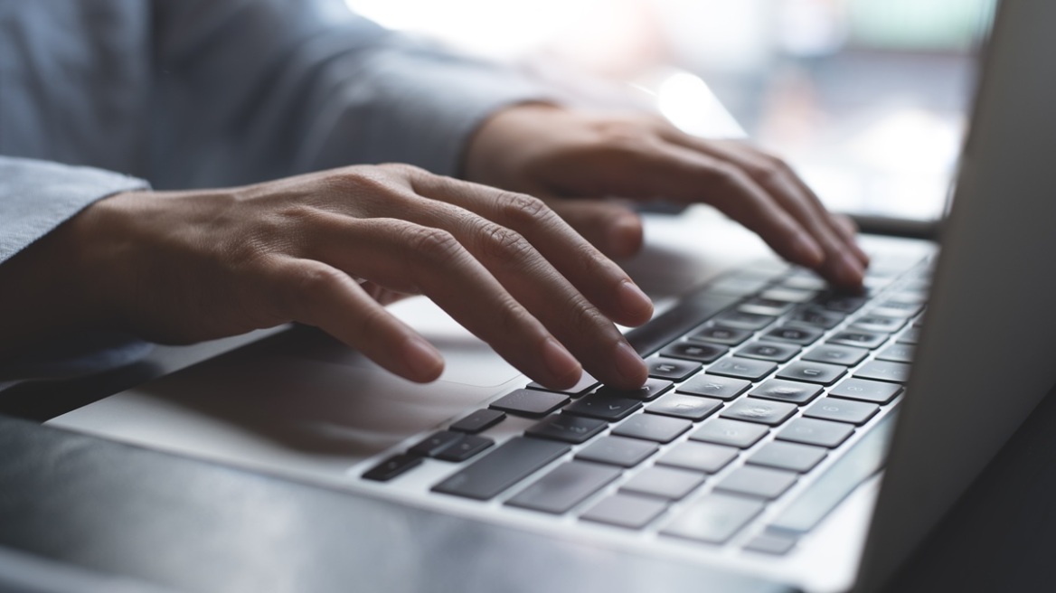 78χρονος με ψεύτικο προφίλ στα social media απειλούσε 45χρονη στον Βόλο ότι θα δημοσιοποιήσει προσωπικά της δεδομένα