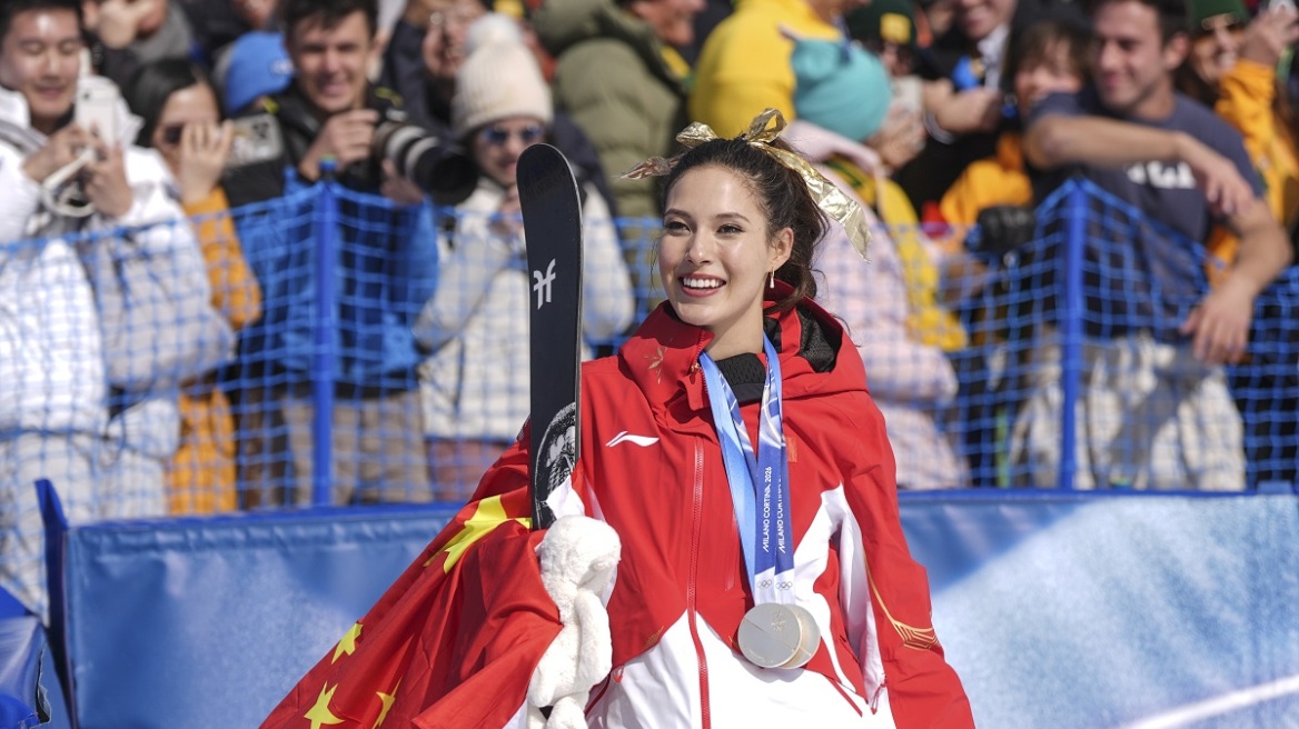 Αϊλίν Γκου: «Ο λόγος που άργησα είναι γιατί μόλις έμαθα ότι πέθανε η γιαγιά μου»