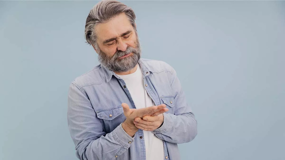 Νόσος Πάρκινσον: 4 παράξενα συμπτώματα που εμφανίζονται ακόμη και 20 χρόνια πριν