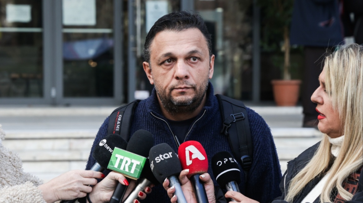 Τέμπη: Αναβλήθηκε η εκταφή του γιου του Πάνου Ρούτσι μετά από αίτημα της οικογένειας 