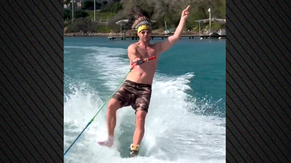 Ο Παγκόσμιος Πρωταθλητής θαλασσίου σκι Γιώργος Χατζής γιόρτασε την Αποκριά στο νερό, δείτε βίντεο
