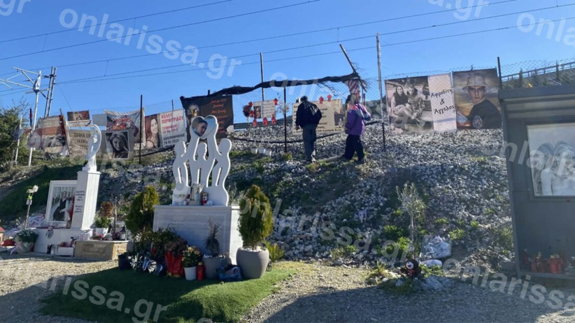 Στα Τέμπη μαθητές από εννέα χώρες για τη φροντίδα των 57 δενδρυλλίων ελιάς στον χώρο του δυστυχήματος, δείτε φωτογραφίες
