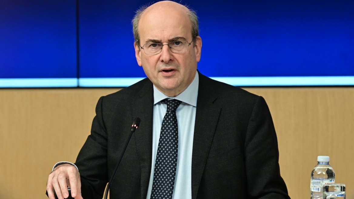 Χατζηδάκης: Κανένα ζήτημα με αποθέματα ασφαλείας και τροφοδοσία της αγοράς