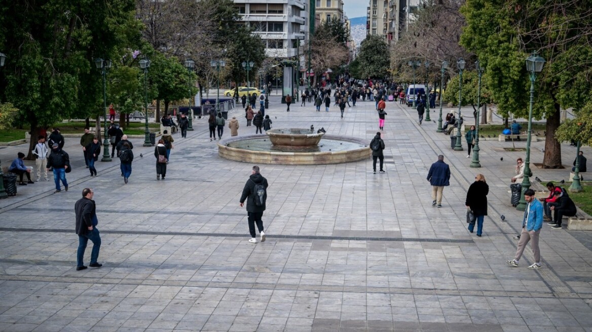 Πακέτο επιδοτήσεων €700 εκατ. για χιλιάδες οικογένειες: Ποια προγράμματα «τρέχουν» και ποια δρομολογούνται