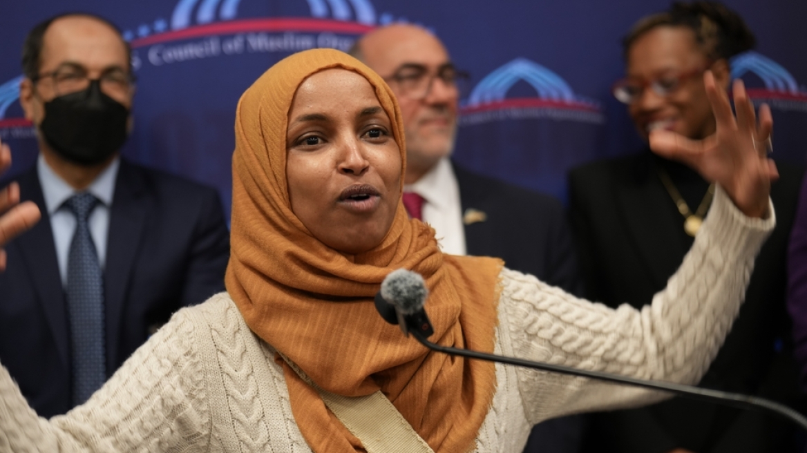 Ιλχάν Ομάρ: Από τον πόλεμο της Σομαλίας στο Κογκρέσο και... στο μάτι του Ντόναλντ Τραμπ