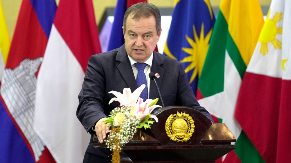 Σε κρίσιμη κατάσταση ο υπουργός Εσωτερικών της Σερβίας με βαριά πνευμονία 