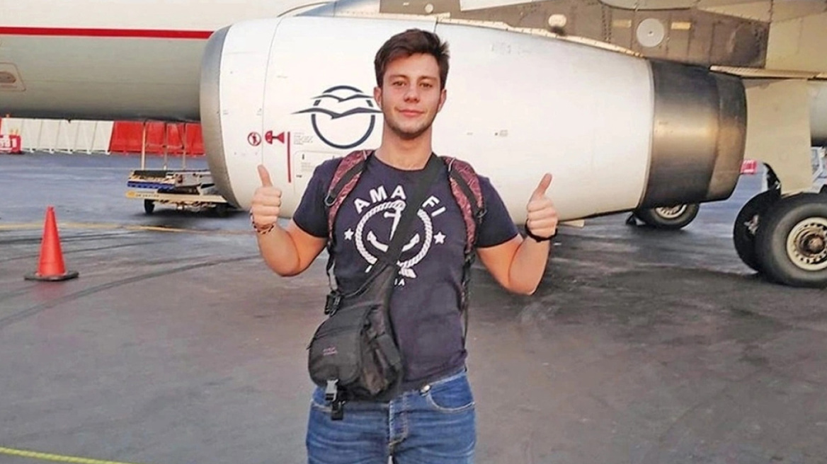 «Ο χρόνος δεν γιατρεύει, ο κόσμος όλος δύο πράσινα μάτια» λέει η μητέρα του Γεράσιμου Ιάσονα που επιβίωσε στα Τέμπη