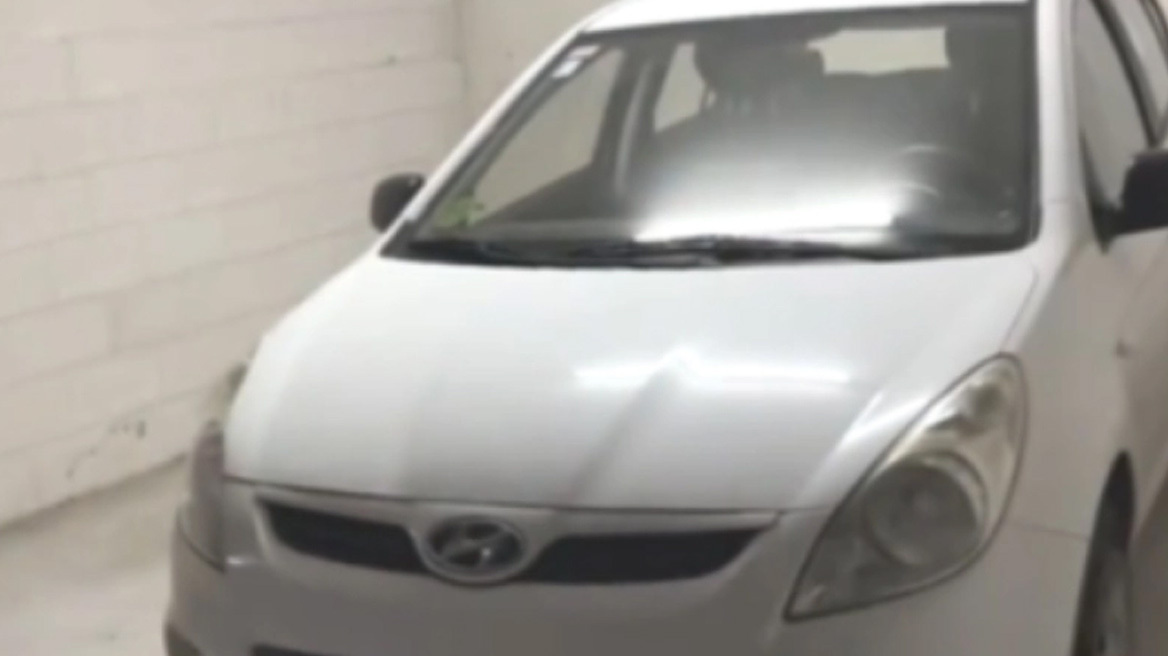 Του πήραν τη θέση πάρκινγκ και «κλείδωσε» το αυτοκίνητο μέσα: «Και τώρα;»