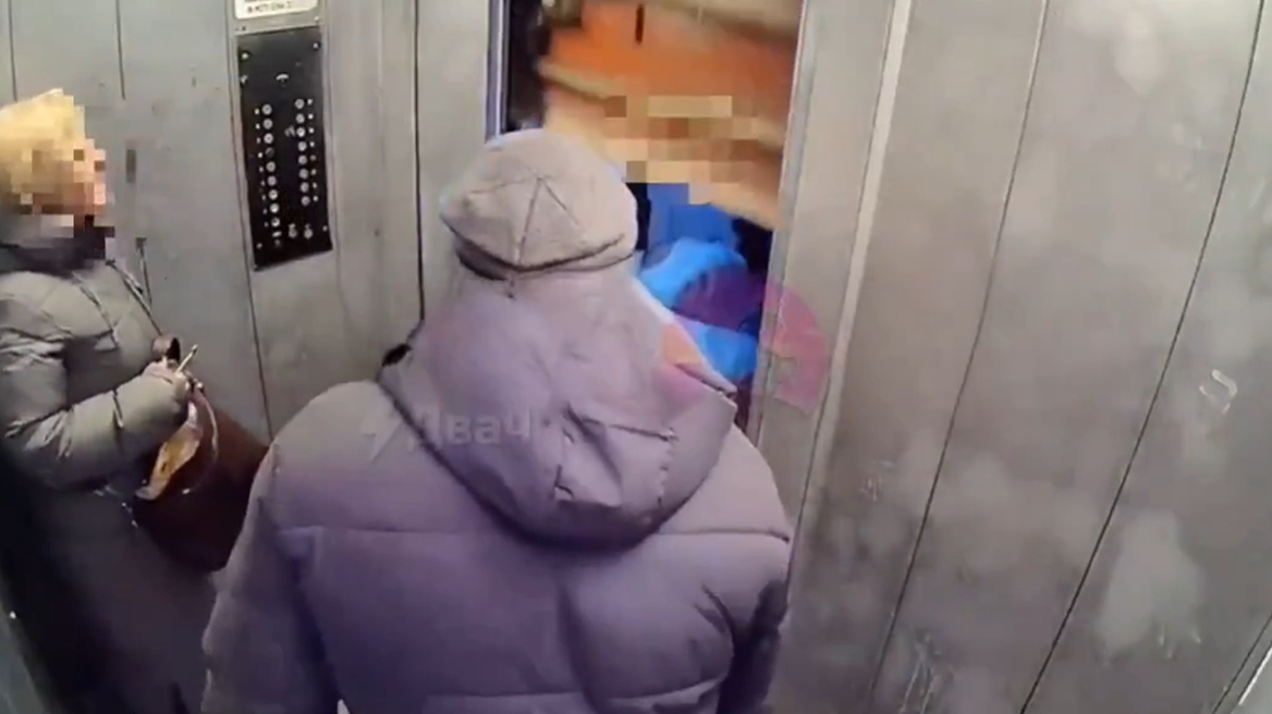 Ασανσέρ παραλίγο να συνθλίψει άντρα στη Ρωσία, δείτε βίντεο 