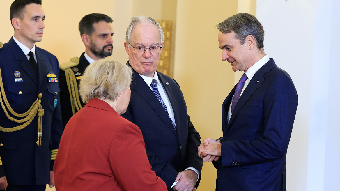 Παρασκήνια από τη δεξίωση του ΠτΔ Κώστα Τασούλα στο διπλωματικό σώμα - Η απουσία Κίμπερλι και τα... εθνικά μπιφτεκάκια του σεφ Βασίλη Μπέκα