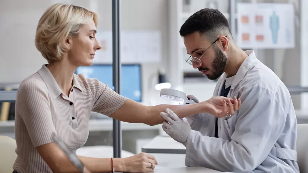 Σπάνιες δερματικές παθήσεις: Οι ειδικοί μιλούν για το δύσκολο «ταξίδι» του ασθενούς μέχρι τη διάγνωση
