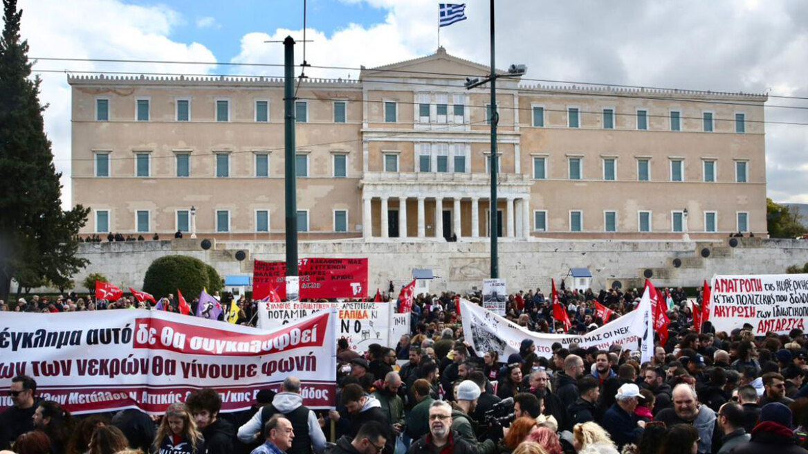 Τρία χρόνια μετά τα Τέμπη: Στο κέντρο της Αθήνας η κεντρική εκδήλωση, κλειστό το Μετρό σε Σύνταγμα και Πανεπιστήμιο