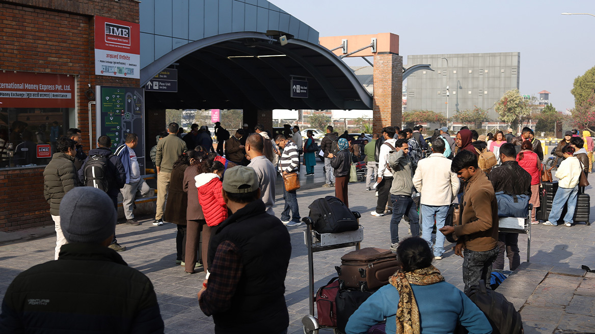 Αεροπορικό χάος στη Μέση Ανατολή: Ταλαιπωρία για εκατοντάδες χιλιάδες επιβάτες, ακυρώσεις πτήσεων και κλειστοί εναέριοι χώροι