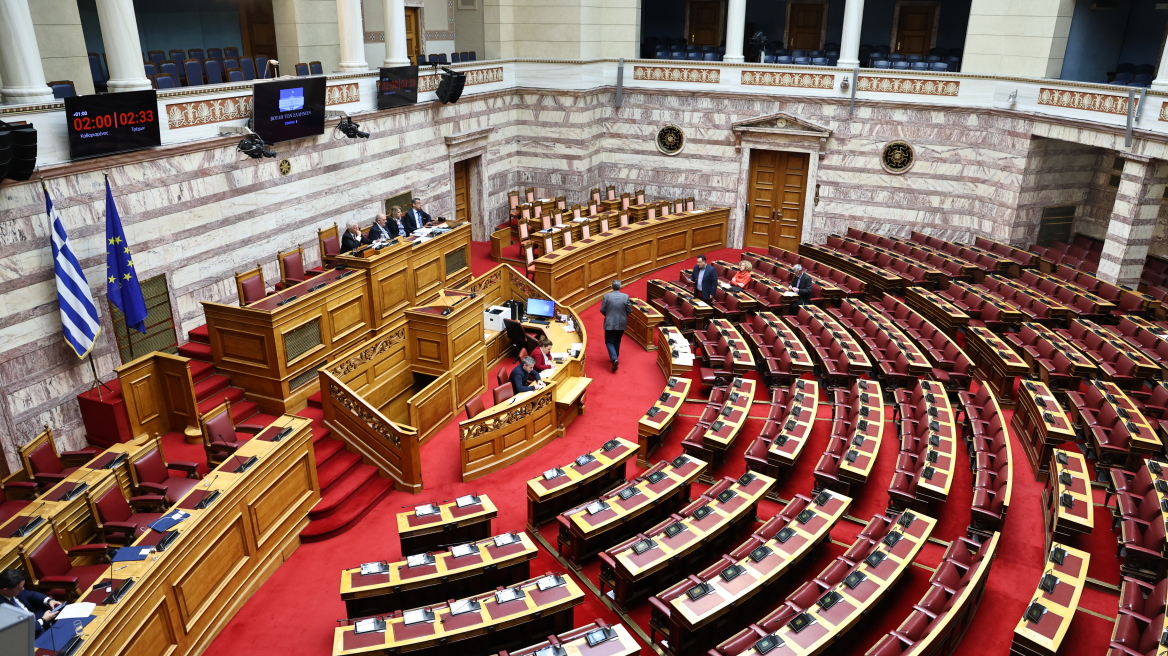 Κατατέθηκαν στη Βουλή προς κύρωση οι συμβάσεις με Chevron και Helleniq για τους υδρογονάνθρακες
