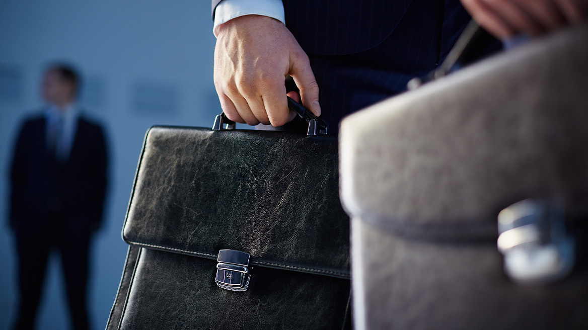 Απολύθηκε επειδή απουσίασε από την εργασία του και κατέληξε να λάβει αποζημίωση: Το λάθος της εταιρείας!
