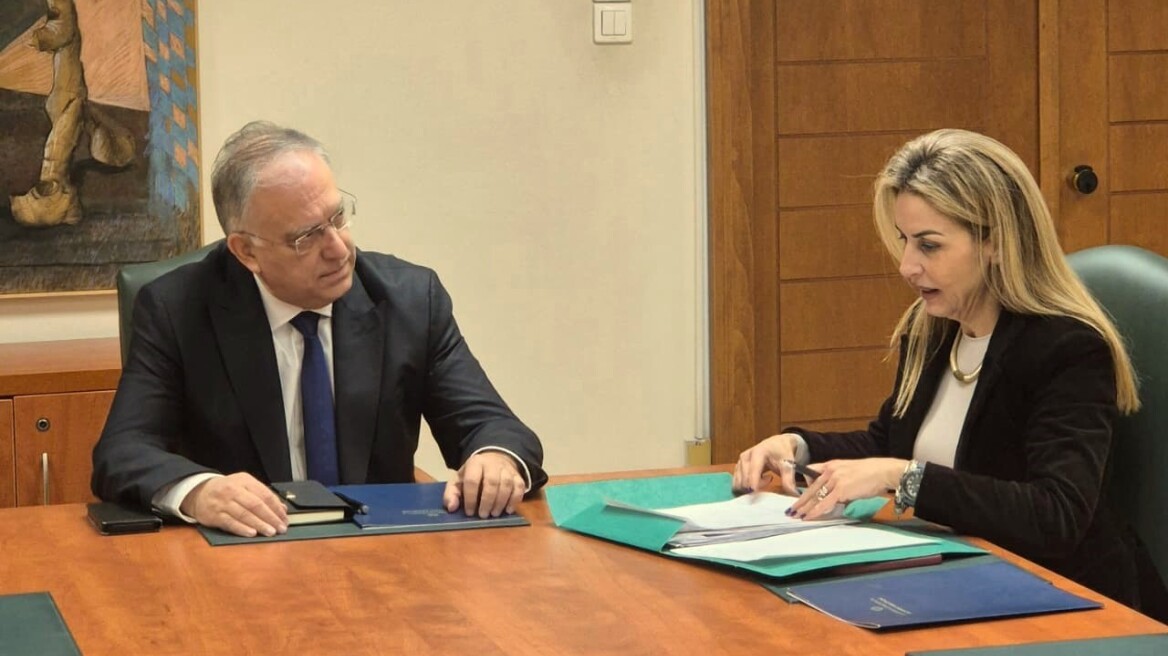 Θεοδωρικάκος: Πλήρης επάρκεια προϊόντων, προειδοποίηση για αισχροκέρδεια και ανοιχτό το ενδεχόμενο έκτακτων μέτρων