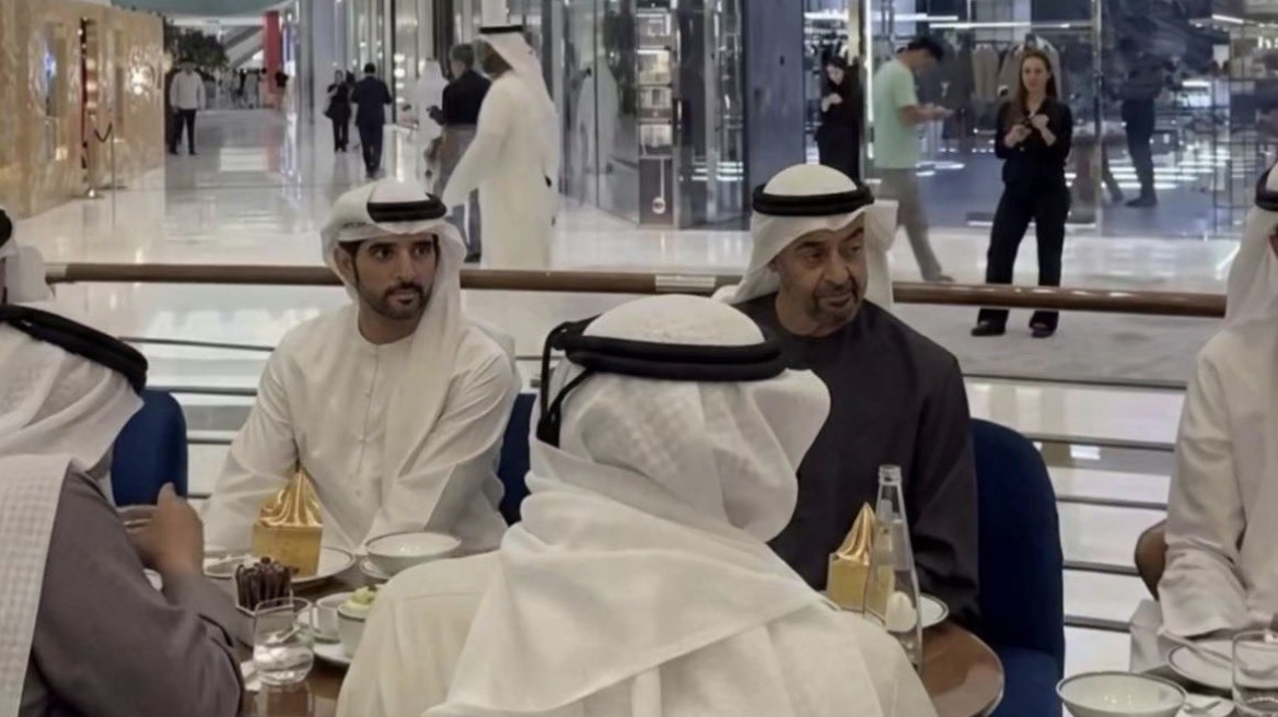 Ο πρόεδρος των Ηνωμένων Αραβικών Εμιράτων και ο διάδοχος του Ντουμπάι πήγαν για καφέ σε mall ενώ αναχαιτίζονταν drone από το Ιράν, δείτε βίντεο
