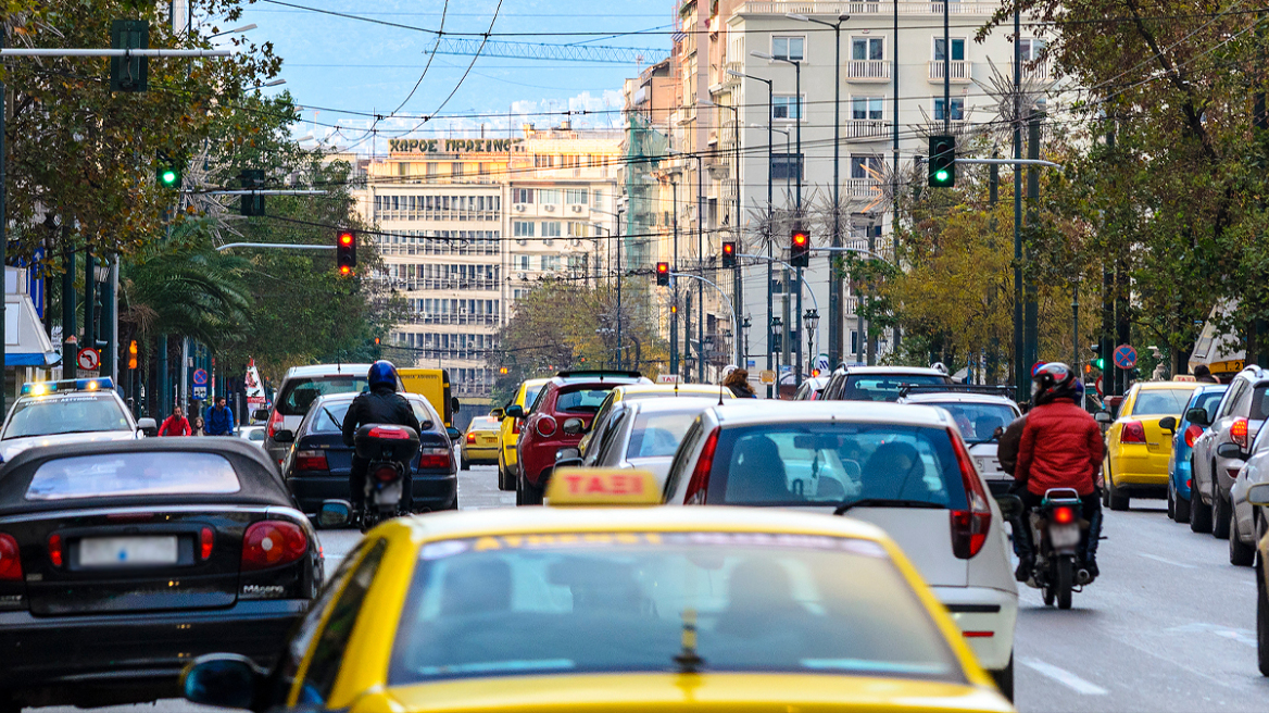Η νέα απόφαση της ΑΑΔΕ για ανασφάλιστα ΙΧ, ΚΤΕΟ και ακινησία: Τι προβλέπει για ελέγχους, διασταυρώσεις και πρόστιμα