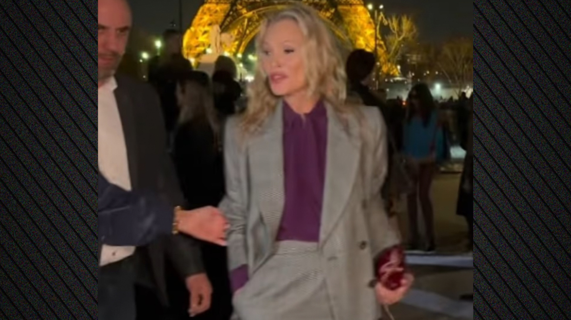 Κέιτ Μος: «Μην με ακουμπάτε» - Η αντίδρασή της στην Εβδομάδα Μόδας στο Παρίσι που συζητήθηκε