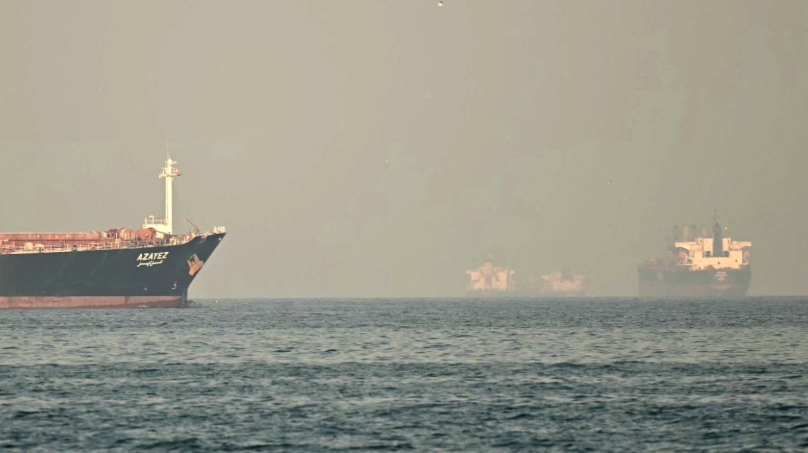 Φεύγουν από τα Στενά του Ορμούζ τα ελληνόκτητα πλοία μετά από επιθέσεις στην περιοχή, έμειναν 172 από 325