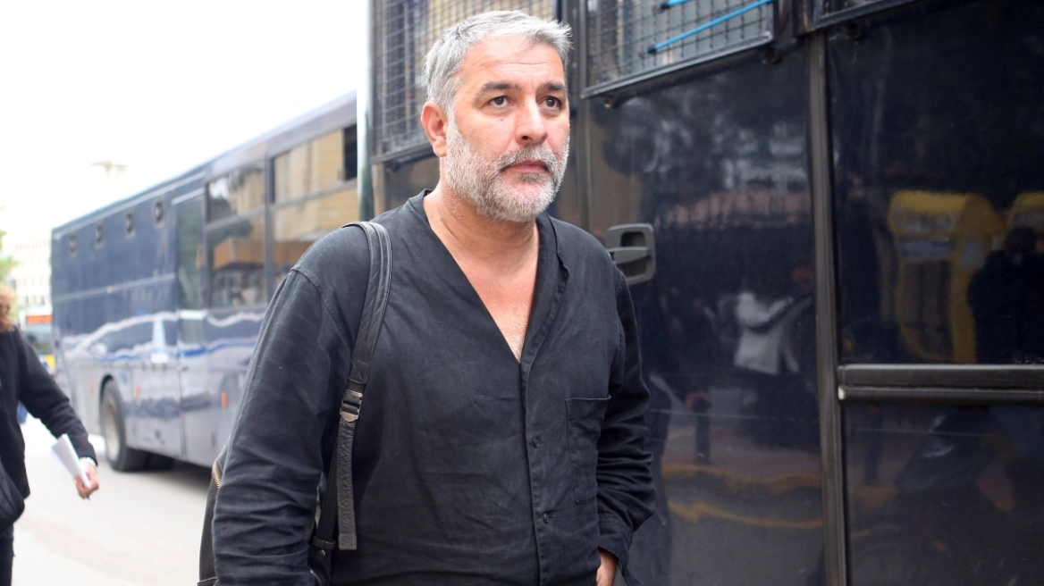 Βασίλης Μπισμπίκης: Πέρασα ένα κοµµάτι σκληρής αλητείας, αδέσποτος στην Αθήνα, ουσίες, δεν τελείωσα το σχολείο