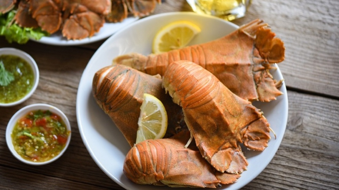 Η κωλοχτύπα και ο αστακός μοιάζουν αλλά δεν είναι το ίδιο: Πώς τα ξεχωρίζουμε και πώς τα μαγειρεύουμε