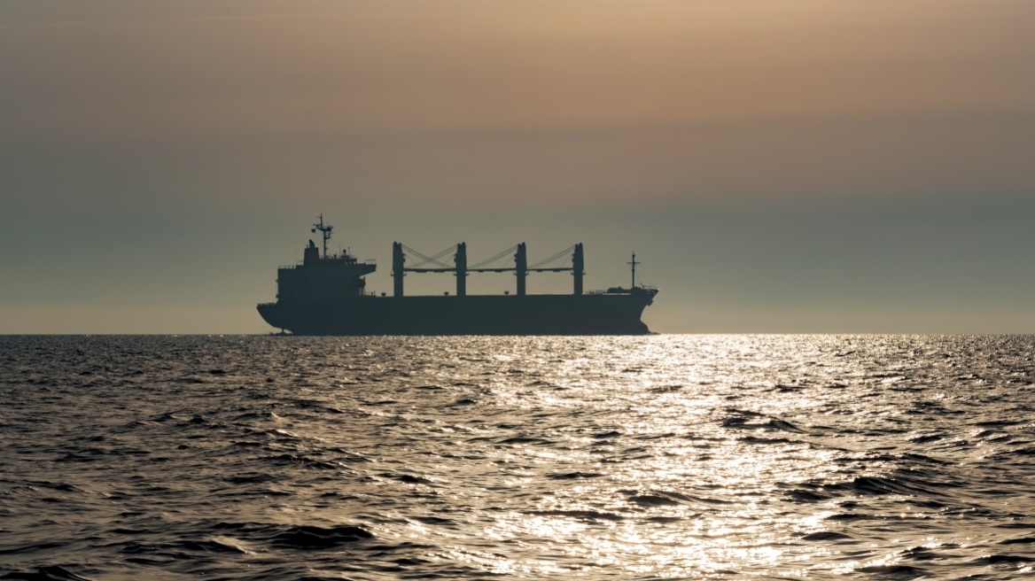 Επίθεση με πύραυλο ή drone σε bulk carrier στη Μαύρη Θάλασσα, σοβαρά τραυματισμένος ναυτικός
