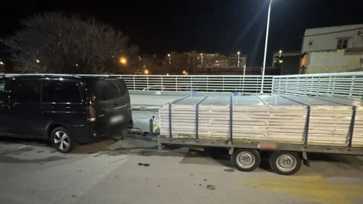Συνελήφθη 59χρονος που φόρτωσε σε τρέιλερ κουφώματα αλουμινίου γεμάτα με λαθραία τσιγάρα, είχε βγάλει πάνω από 360.000 ευρώ