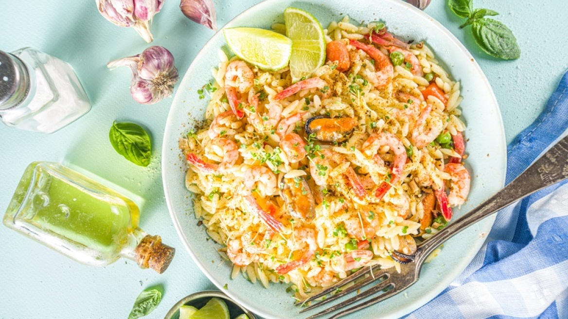 Σαρακοστή με καλαμαράκια γιουβέτσι, μπολονέζ γαρίδας και γιουβαρλάκια θράψαλο: Ένα πλήρες μενού για όλο το Σαββατοκύριακο