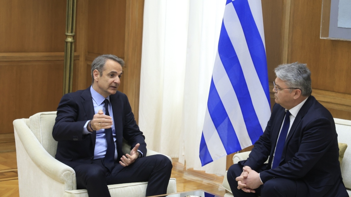 Ο Μητσοτάκης ενημέρωσε τον Νατσιό για τις εξελίξεις στη Μέση Ανατολή