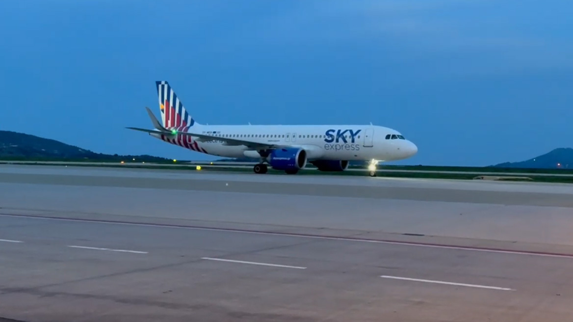 Επαναπατρίστηκαν 87 Ελλήνες πολίτες από το Ομάν στην Αθήνα με ειδική πτήση της SKY express
