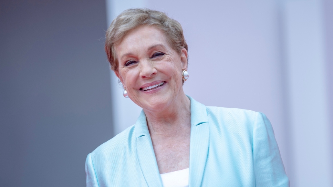 Στα 90 της η Τζούλι Άντριους επιστρέφει υπογράφοντας ένα ακόμη παιδικό βιβλίο με την κόρη της