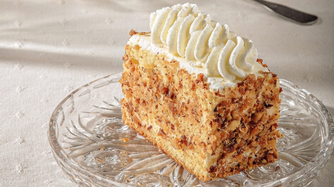 10 αγαπημένα ρετρό γλυκά που άφησαν εποχή στα ελληνικά ζαχαροπλαστεία (+συνταγές)